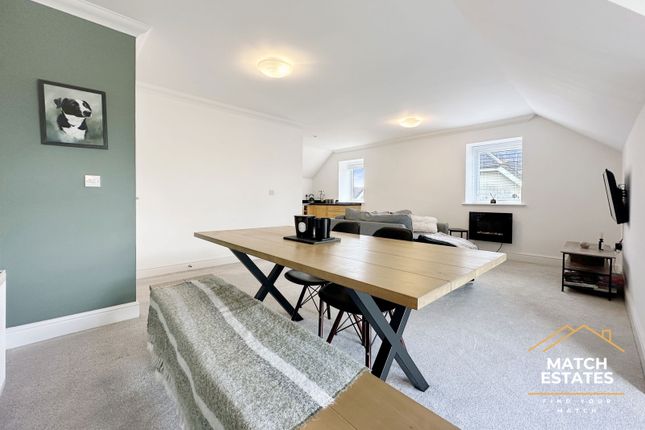 Harrier Close, Folkestone CT18 2 bed apartment for sale