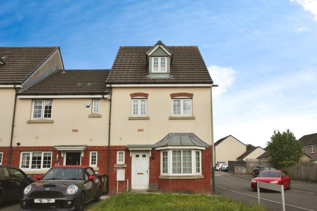 4 bedroom end of terrace house for sale