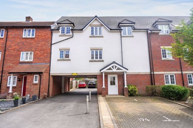 Grange Drive, High Wycombe HP13 2 bed apartment for sale