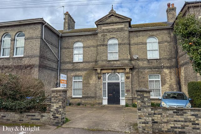 5 bed terraced house