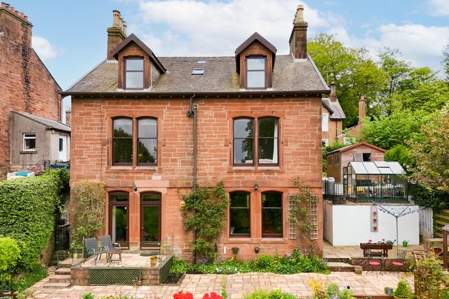 4 bed detached house