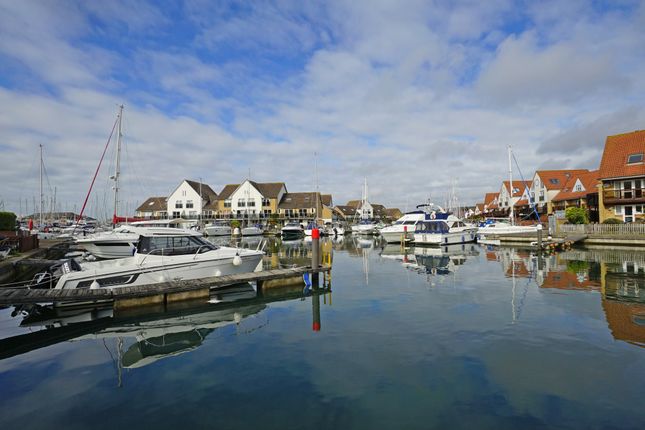 Coverack Way, Portsmouth PO6 3 bed townhouse for sale