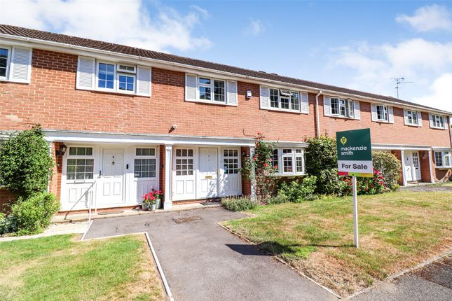 Glebe Court, Hampshire GU51 3 bed terraced house for sale