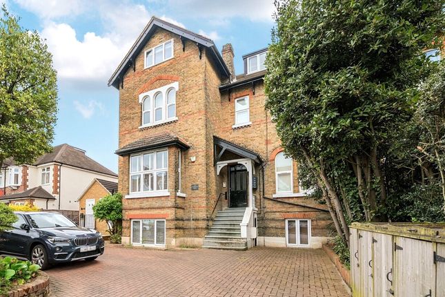 Gloucester Road, Teddington, TW11 2 bed flat for sale