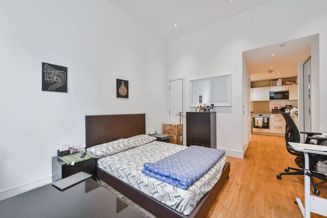 Queensland Road, Arsenal, London, N7 Studio for sale