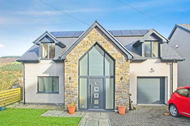 5 bed detached house