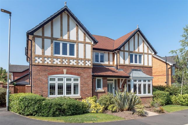 5 bed detached house