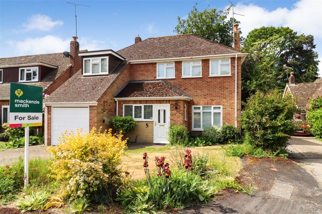 Newlands, Hampshire GU52 4 bed detached house for sale