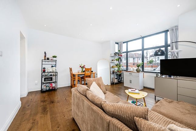 Chatsworth Road, London NW2 1 bed apartment for sale