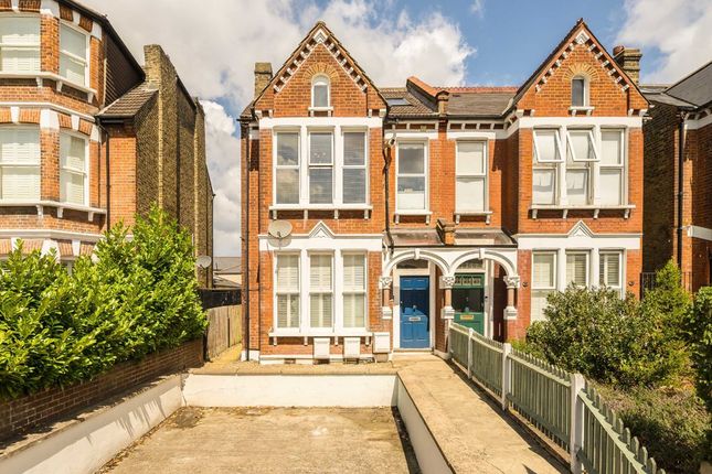 Greyhound Lane, London SW16 2 bed flat for sale