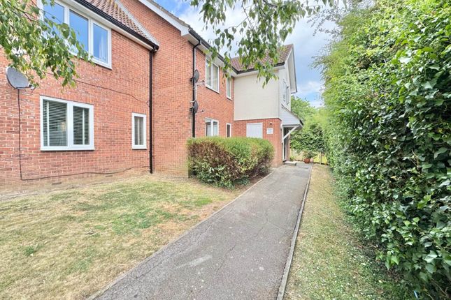 Wendover Gardens, Brentwood CM13 2 bed flat for sale
