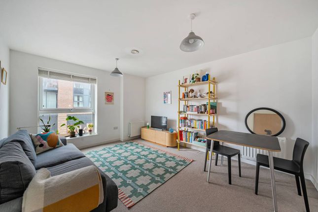Trevelyan Road, Tooting, London, SW17 1 bed flat for sale