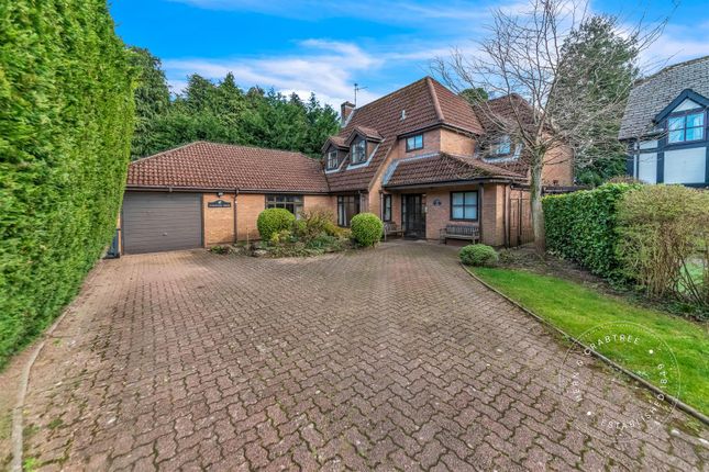 5 bed detached house