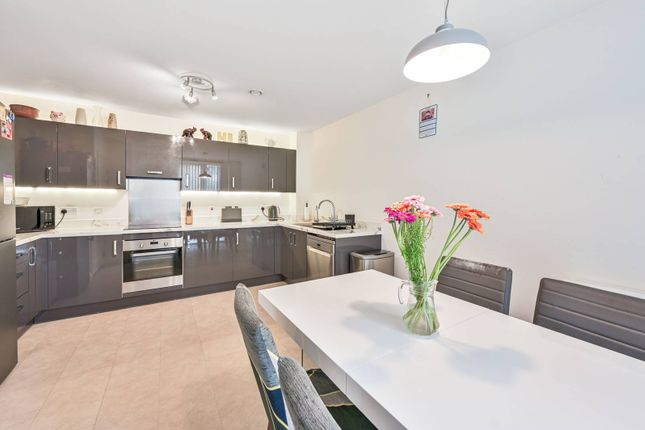 Charmille Avenue, Mill Hill, London, NW9 3 bed flat for sale