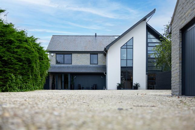 6 bedroom detached house for sale