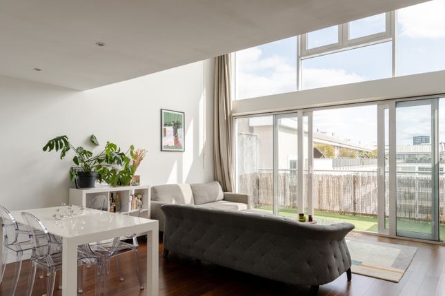 31 Wenlock Road, London N1 1 bed apartment for sale