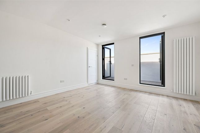 Ellerslie Road, London, W12 1 bed apartment for sale