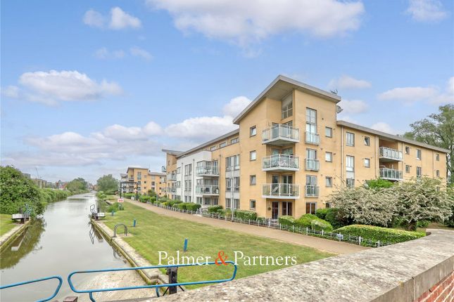 Lockside Marina, Essex CM2 2 bed apartment for sale