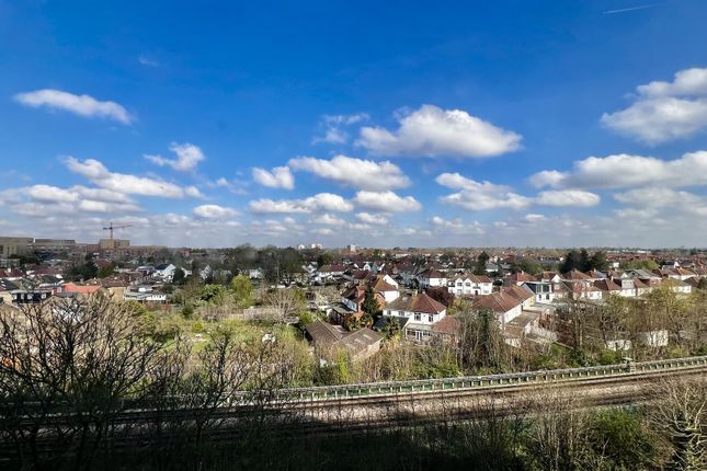 The Blenheim Centre, Hounslow TW3 2 bed apartment for sale