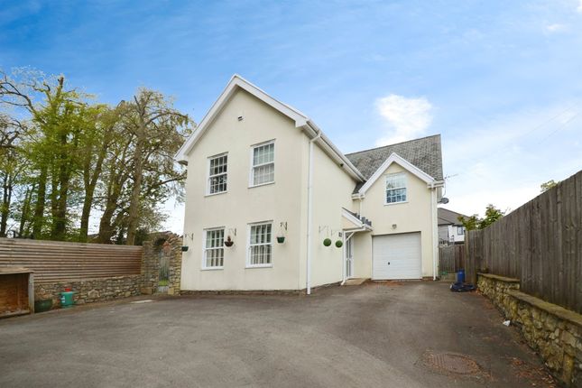 5 bed detached house