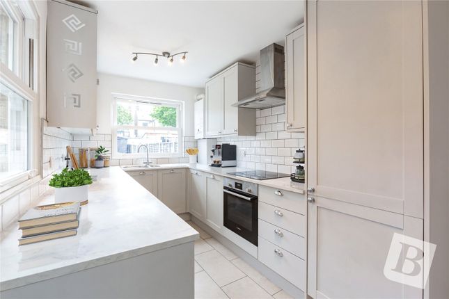 Douglas Road, Hornchurch, RM11 2 bed end of terrace house for sale