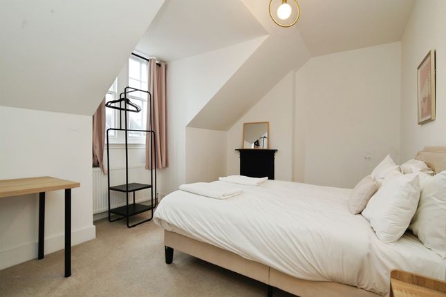 3 bedroom flat for sale
