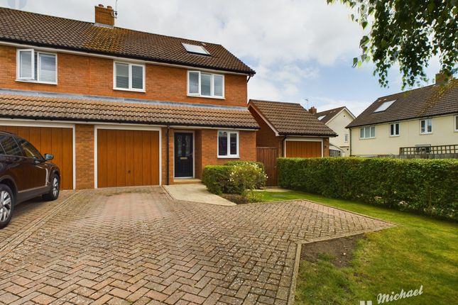 Queens Mead, Aylesbury 4 bed semi