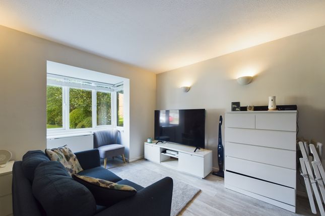 Studio flat for sale