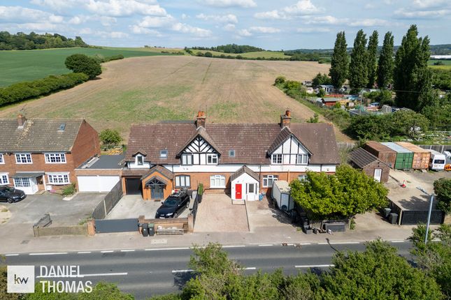 Crooked Mile, Waltham Abbey, EN9 2 bed terraced house for sale