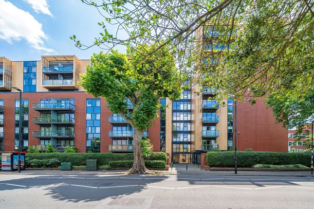 London Road, Isleworth TW7 2 bed flat for sale