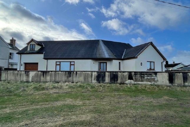 Carreg Sawdde, Llangadog... 2 bed detached house for sale