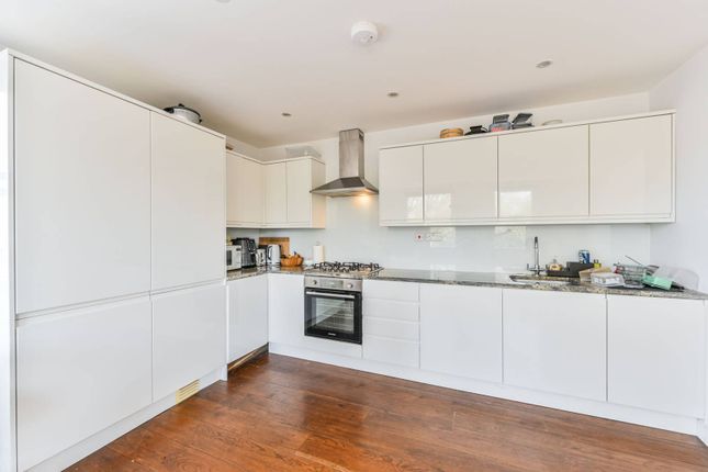 Latchmere Road, Battersea, London, SW11 2 bed flat for sale