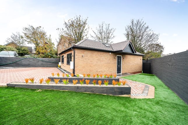 Fairmont Close, Belvedere, Kent, DA17 2 bed detached house for sale