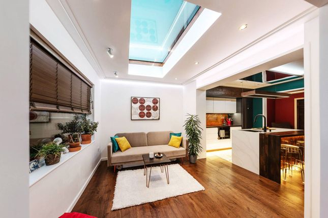 Uxbridge Road, Hanwell, London, W7 2 bed semi