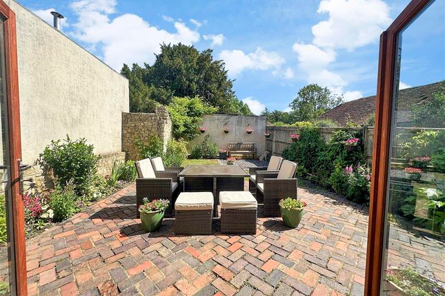 5 bed detached house