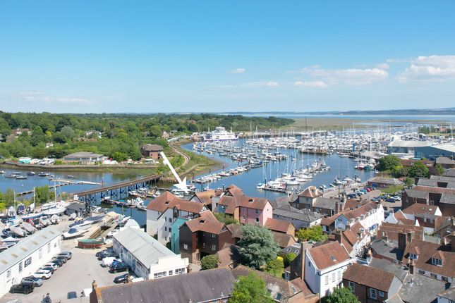 Fishermans Quay, Lymington SO41 2 bed apartment for sale
