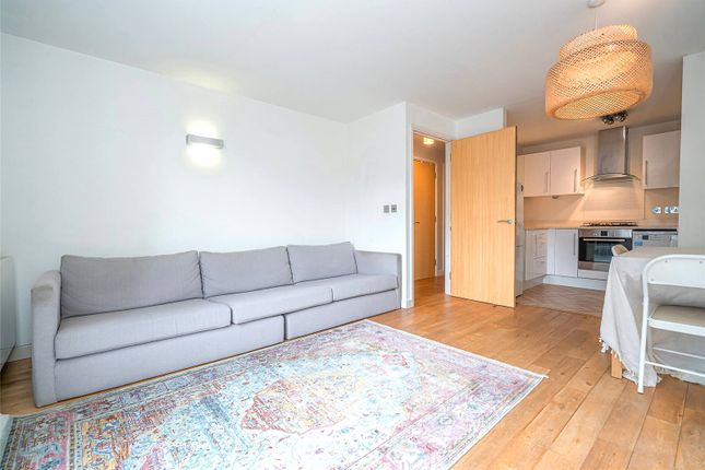 Colney Hatch Lane, London, N10 2 bed apartment for sale