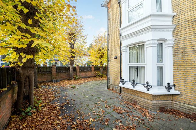 Melbourne Grove, Dulwich, London, SE22 2 bed flat for sale