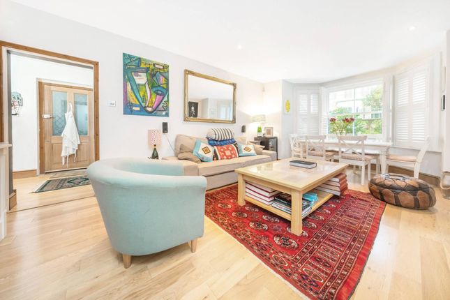 Gauden Road, Clapham North, London, SW4 2 bed flat for sale