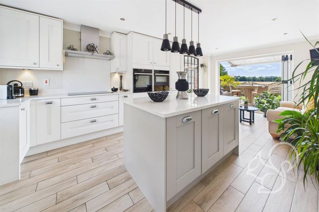 3 bedroom link detached house for sale