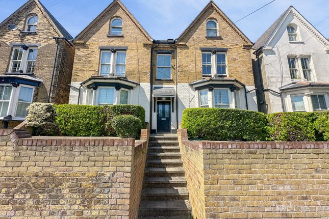 Railway Street, Gillingham, Kent, ME7 1 bed flat for sale