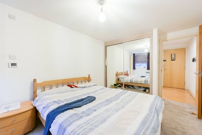 Basin Approach, Limehouse, London, E14 2 bed flat for sale