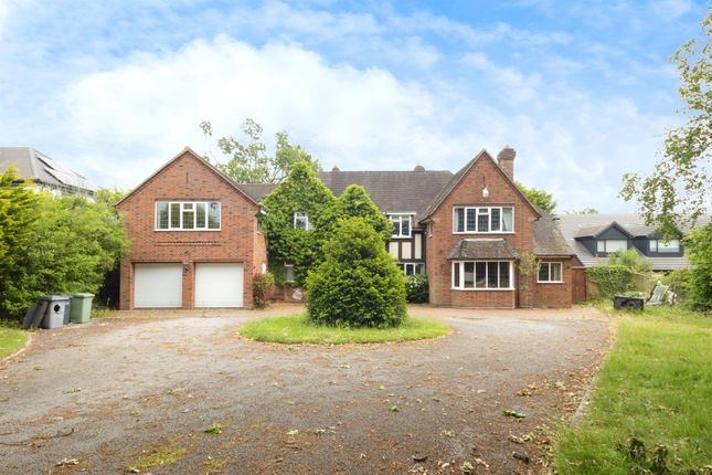 5 bed detached house