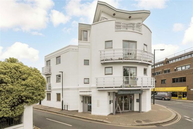 Middle Lane, Teddington TW11 2 bed flat for sale