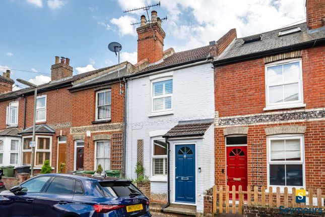 Finch Road, Surrey GU1 2 bed terraced house for sale