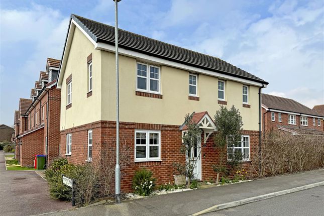 Hinchliff Drive, Littlehampton BN17 3 bed detached house for sale