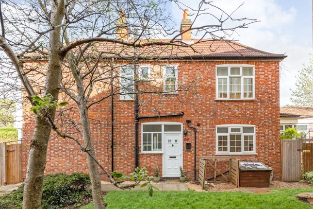 Sydenham Park Road, London SE26 2 bed detached house for sale