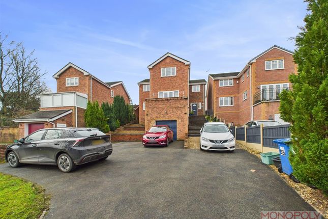 5 bed detached house