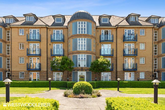 Newland Gardens, Hertford SG13 2 bed apartment for sale