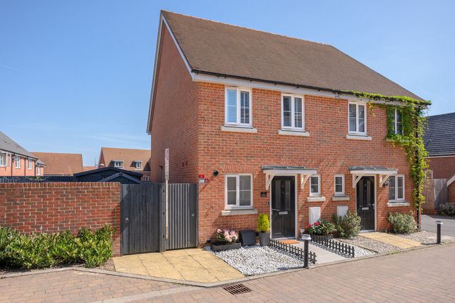 Orchard Crescent, Horsham, RH12 2 bed semi
